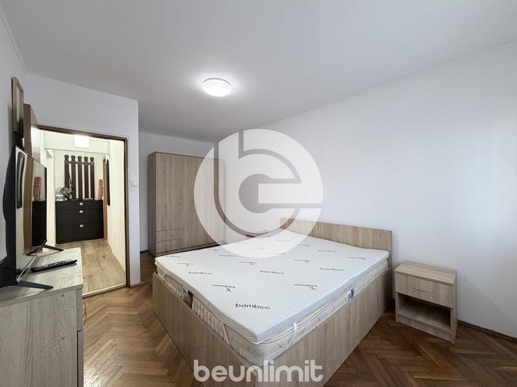 Apartament cu 3 camere decomandat, mobilat în Central