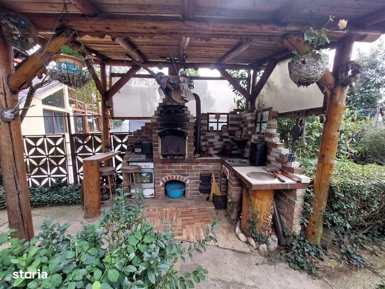 Casă cu 4 camere în Teiș