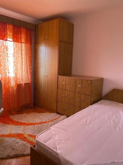 Apartament cu 4 camere decomandat în Micro 16