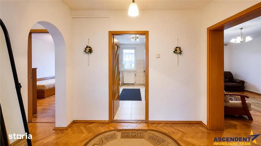 Apartament cu 4 camere decomandat, mobilat în Tractorul