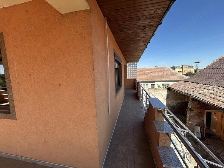 Casă cu 4 camere cu Teren 1812 Mp în Central