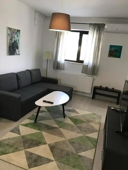 Apartament cu 2 camere semidecomandat, mobilat în Central