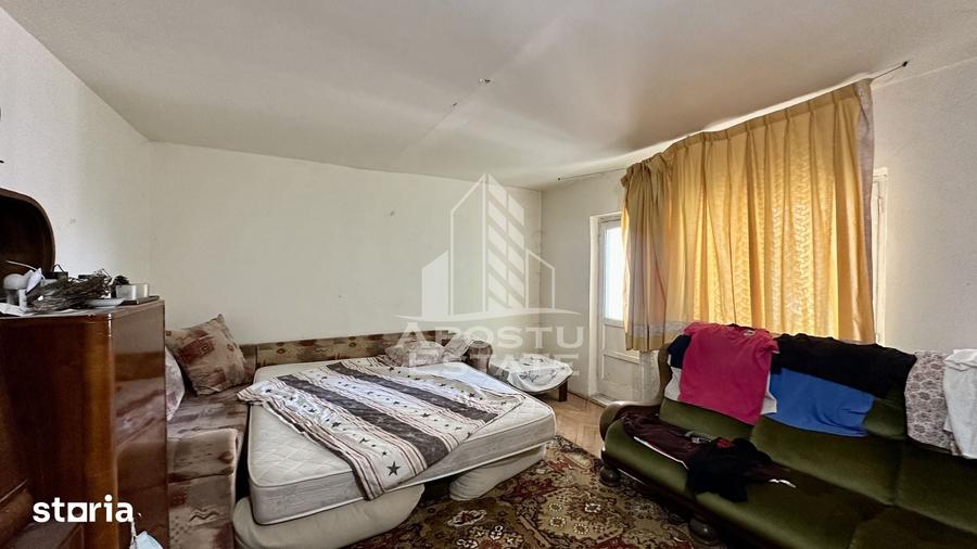 Apartament cu 3 camere decomandat în Aradului