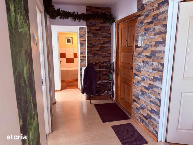 Apartament cu 3 camere decomandat în Burdujeni