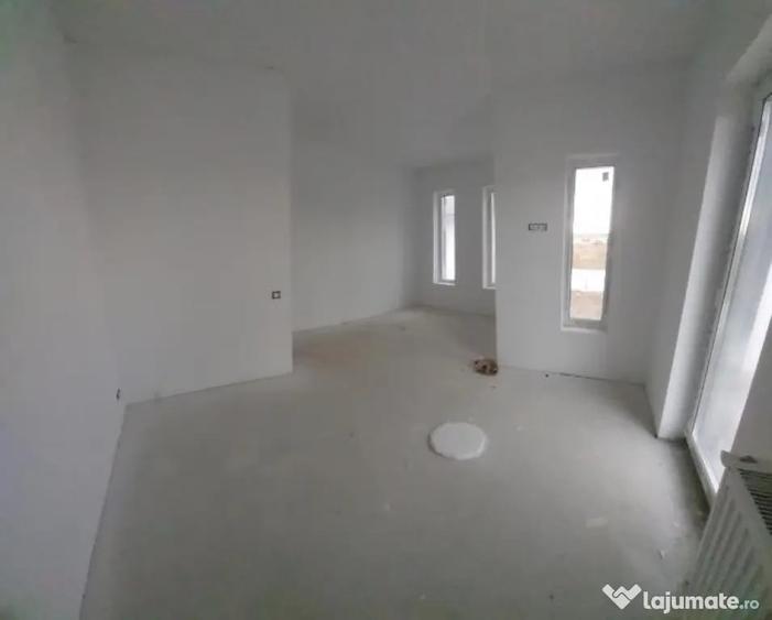 Casă cu 4 camere cu Teren 400 Mp în Central