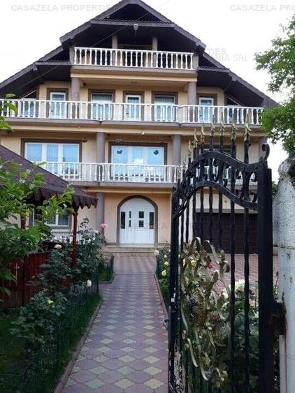 Casă cu 9 camere cu Garaj în Central