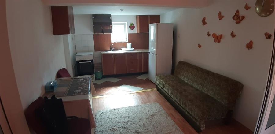 Apartament cu 3 camere semidecomandat în Baba Novac
