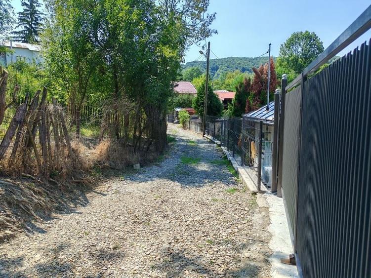 Teren cu casa demolabila de vanzare - 1