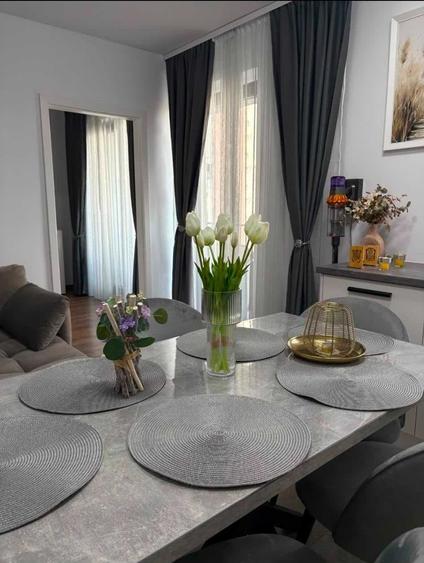 Apartament cu 3 camere decomandat în Exterior Vest