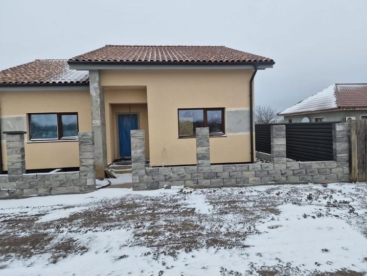Casă individuală cu 4 camere cu Canalizare în Cernica