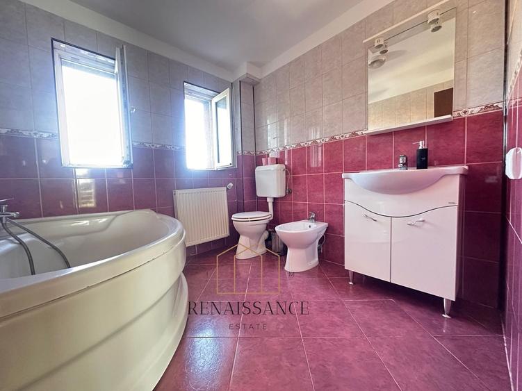 Casă individuală cu 6 camere cu Piscina în Lipovei