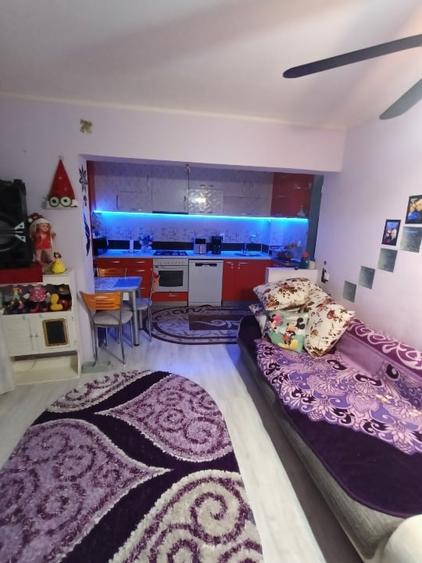 Apartament cu 3 camere decomandat, mobilat în Florești