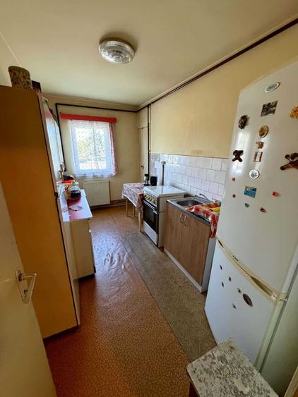 Apartament cu 3 camere decomandat în Exterior Vest