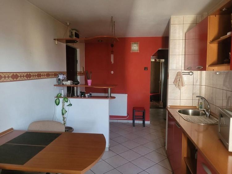 Apartament cu 3 camere decomandat, mobilat în Autogară
