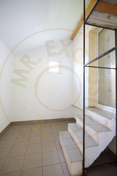 Casă individuală cu 3 camere cu Canalizare în Uiasca