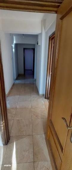 Casă cu 3 camere decomandat în Theodor Pallady