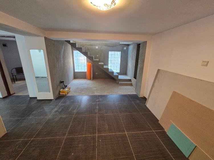 Casă individuală cu 3 camere cu Canalizare în Exterior Sud