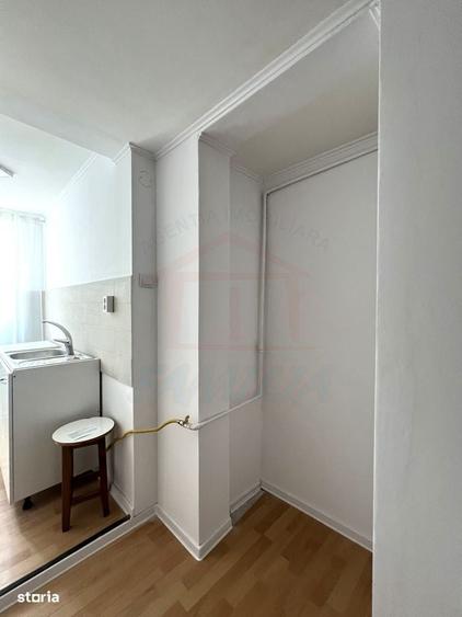 Apartament cu 3 camere decomandat în Micro 13