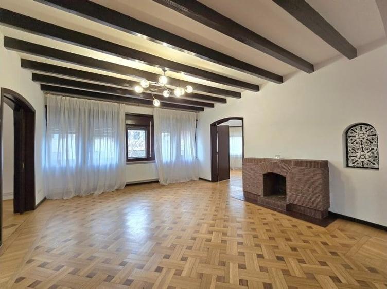Apartament cu 8 camere în Dorobanți