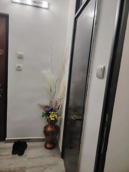 Garsonieră decomandată în Est