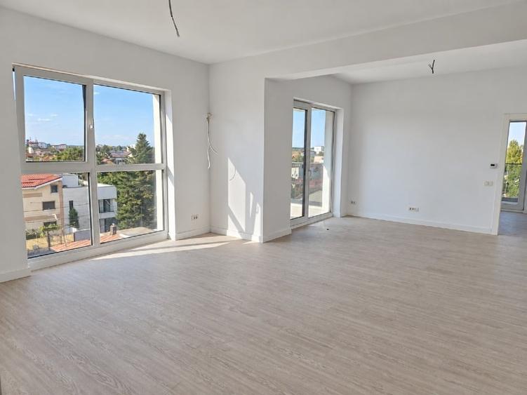Apartament cu 3 camere decomandat în Colentina