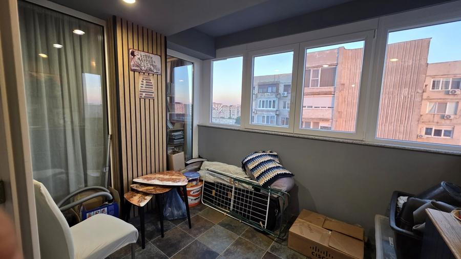 Apartament cu 3 camere semidecomandat, mobilat în Circumvalațiunii