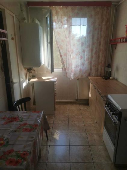 Apartament cu 3 camere decomandat în Alexandru Obregia