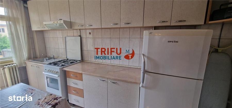 Apartament cu 3 camere decomandat în Lipoveni