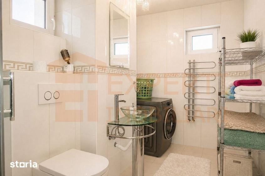 Casă cu 7 camere cu Teren 400 Mp în Central