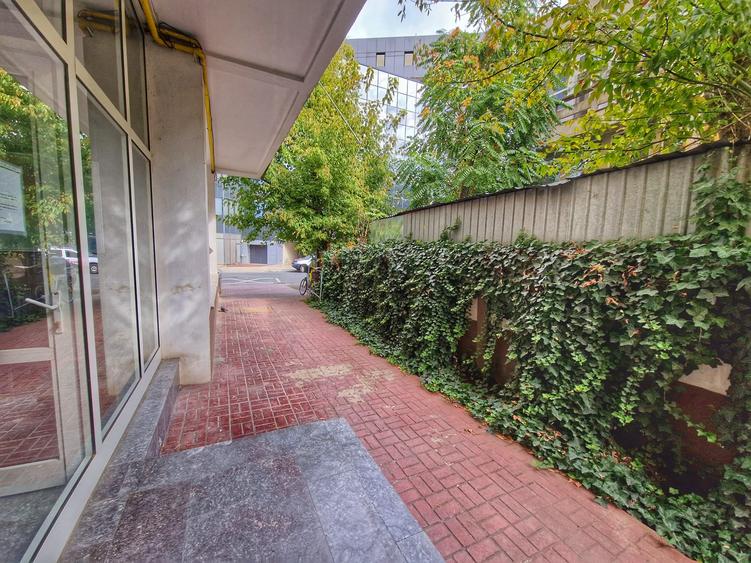 Apartament cu 3 camere decomandat, mobilat în Aviatorilor