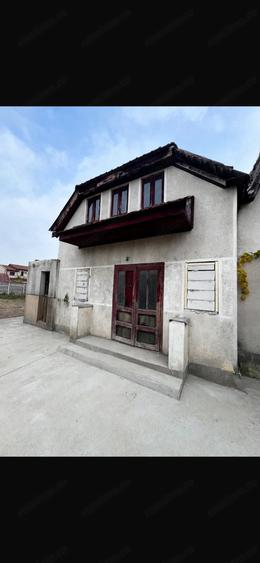 Casă cu 4 camere cu Teren 488 Mp în Plopi