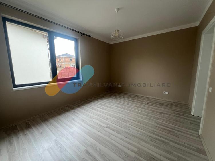 Casă individuală cu 4 camere cu Canalizare în Dezmir