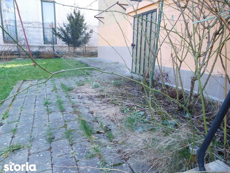 Casă cu 2 camere cu Canalizare în Central