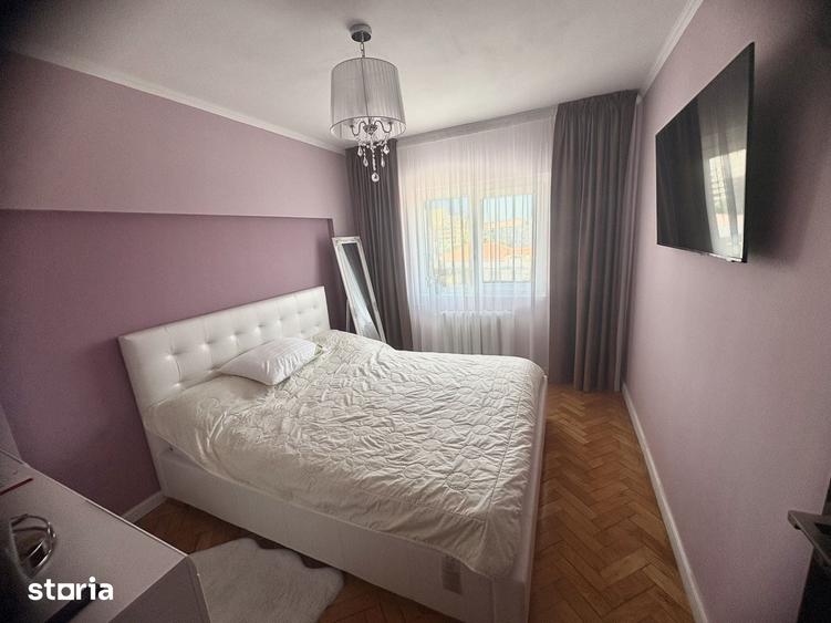 Apartament cu trei camere de vanzare, renovat complet, central - 1