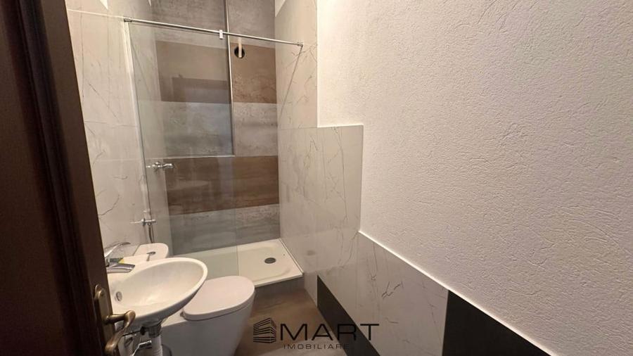 Apartament cu 4 camere decomandat în Lazaret