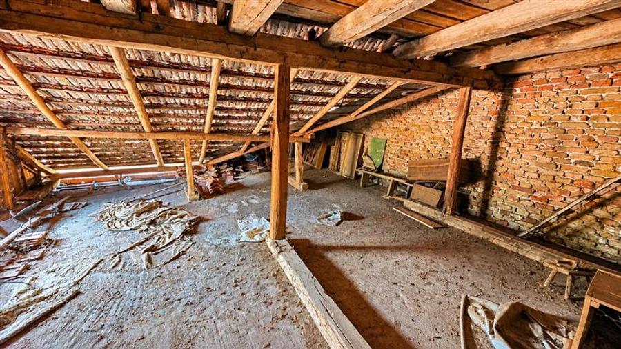 Casă individuală cu 11 camere cu Canalizare în Prigor