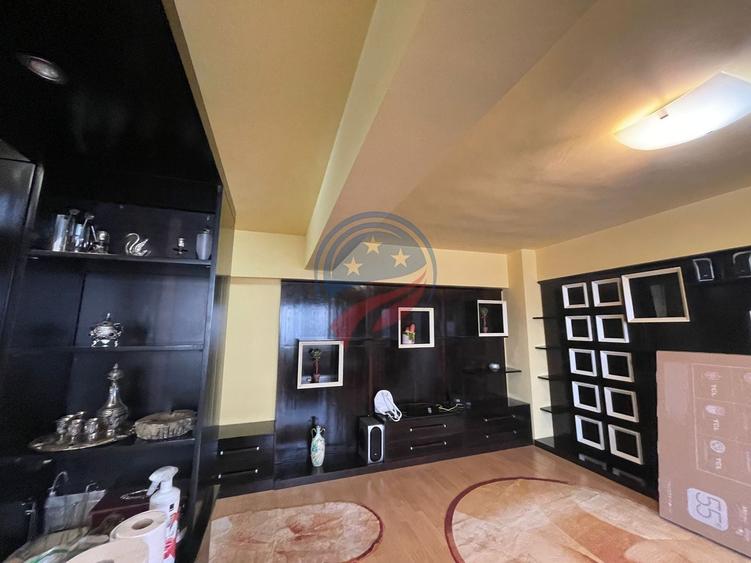 Apartament cu 3 camere semidecomandat în Central