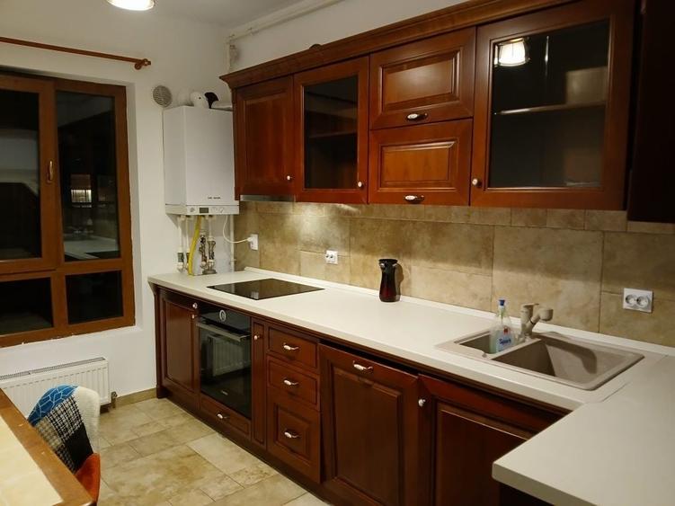 Apartament cu 3 camere decomandat în Metalurgiei