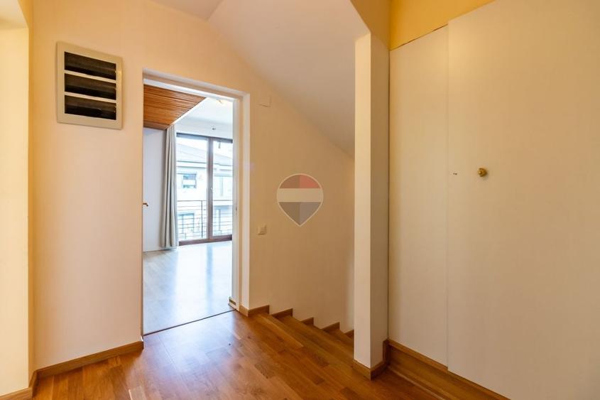 Casă individuală cu 6 camere cu Teren 751 Mp în Corbeanca