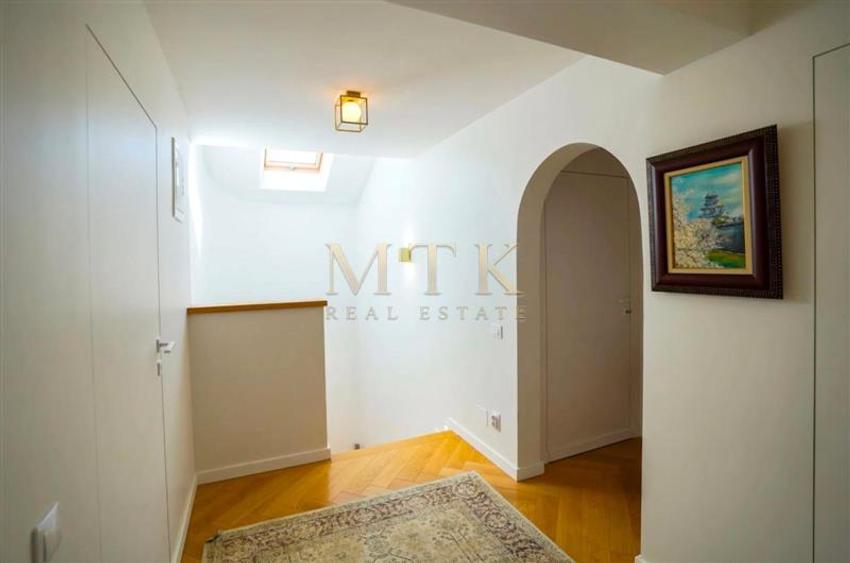 Duplex cu 5 camere cu Canalizare în Iancu Nicolae