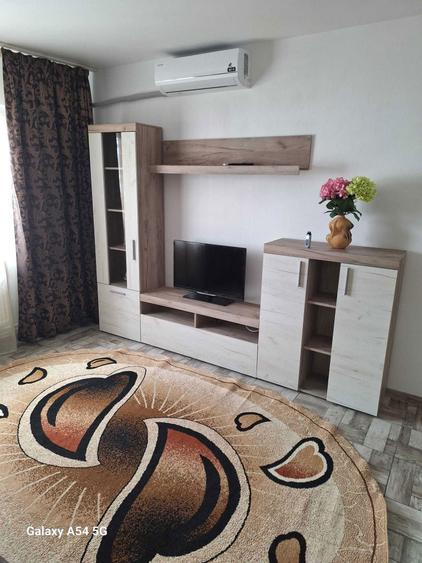 Apartament cu 2 camere semidecomandat în Carrefour