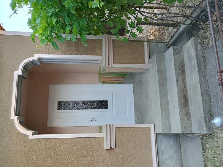 Casă cu Teren 963 Mp în Scrioaștea