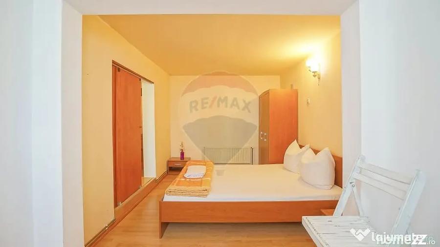 Casă cu 11 camere cu Teren 712 Mp în Fundata