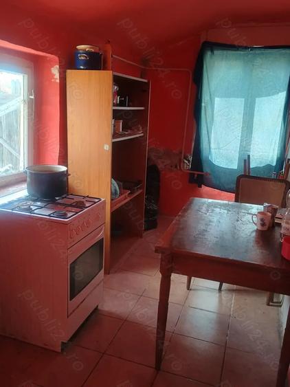 Casă cu 2 camere cu Teren 1100 Mp în Turnu