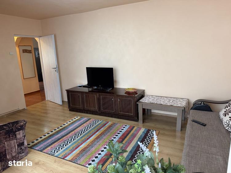 Apartament cu 2 camere decomandat, mobilat în Valea Aurie