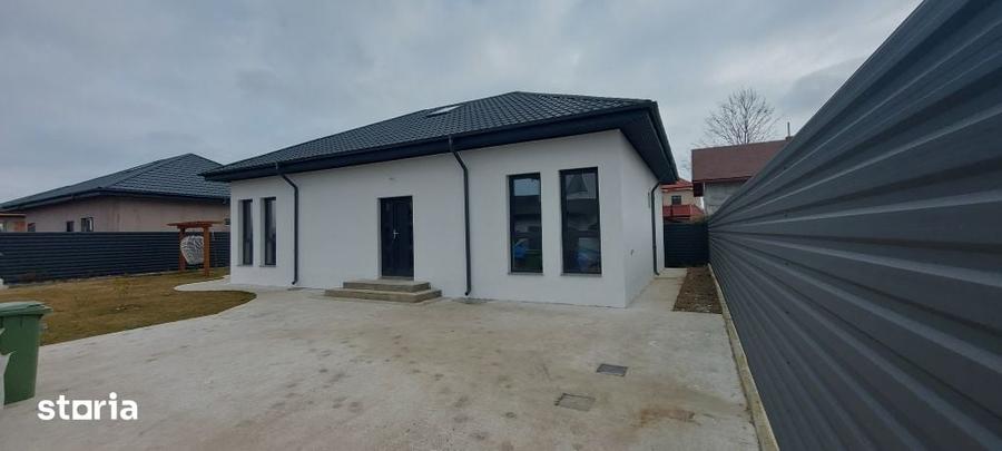 Casă cu 4 camere cu Teren 428 Mp în Periș