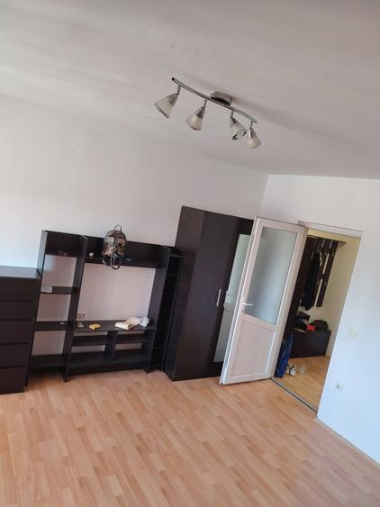 Garsonieră decomandată în Păcii