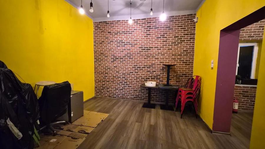 Apartament cu 4 camere semidecomandat în Central
