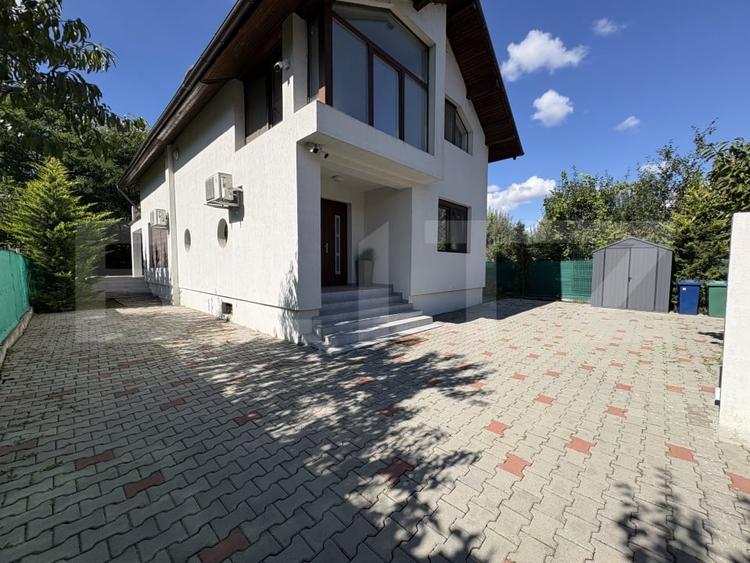 Casă individuală cu 5 camere cu Canalizare în Baciu