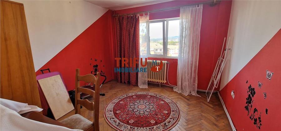 Apartament cu 3 camere decomandat, mobilat în Ampoi 1